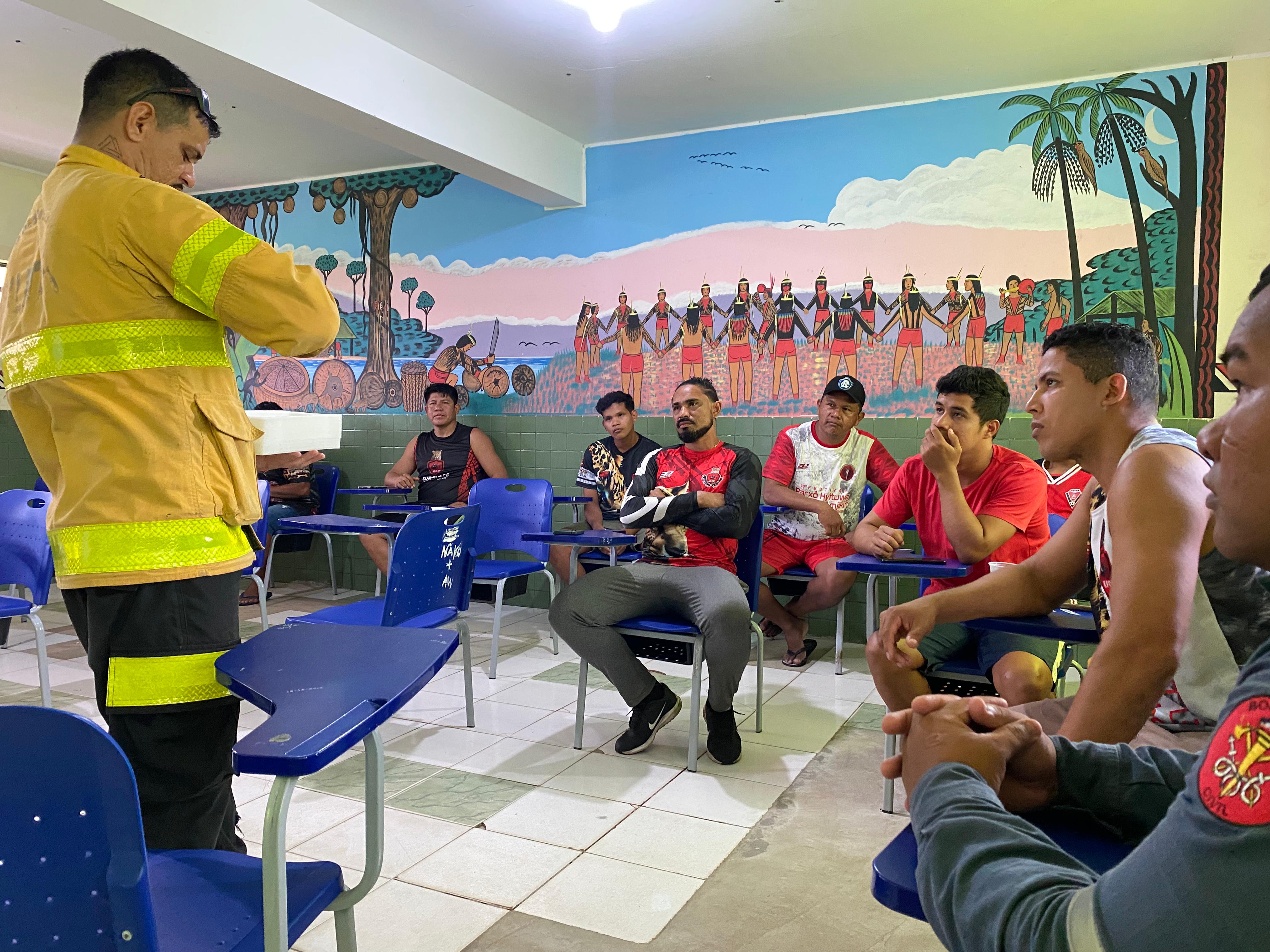 Ação integrada com o Corpo de Bombeiros Militar, Defesa Civil Municipal e Secretaria dos Povos Indígenas qualificou indígenas para combater o fogo