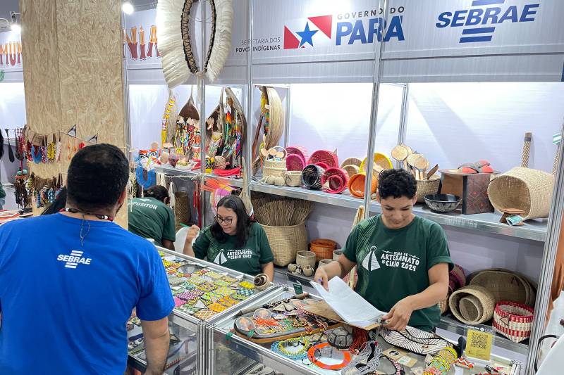 Empreendedoras de quatro etnias têm, pela primeira vez, uma área exclusiva para comercializar produtos sustentáveis, com apoio do Governo do Pará e Sebrae